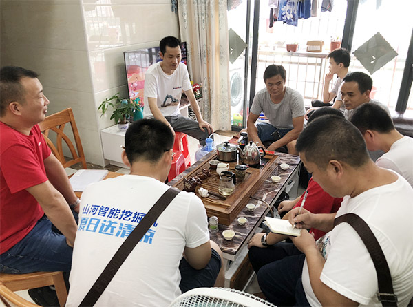“清冷”送到客户手中，为j9国际集团智能售后服务活动打CAII