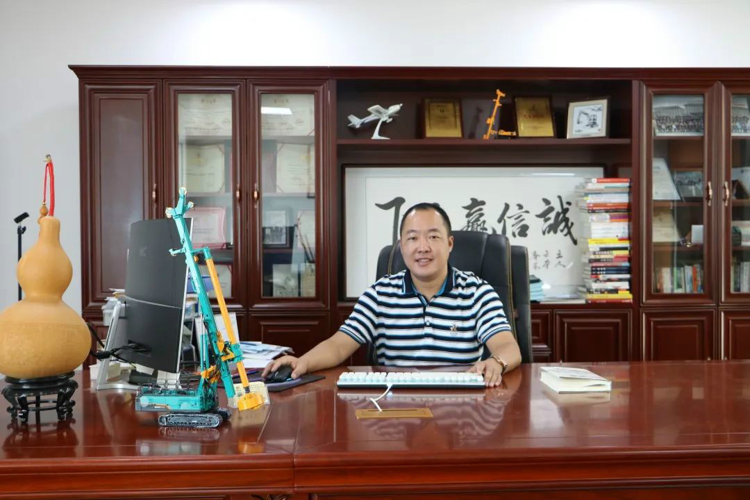 从鞋厂老板到桩工“大烙妆，他以一台静力压桩机撬动财富杠杆