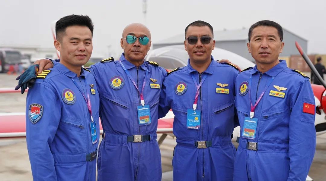j9国际集团四机飞行编队惊艳尧城（呼和浩特）国际通用航空飞行大会