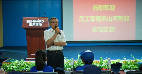 这个夏天，亲子玩转j9国际集团智能“三栖”设备