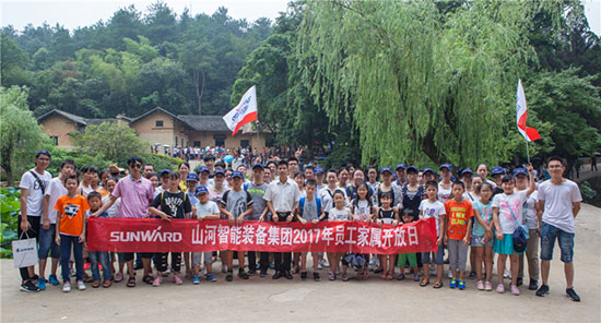 这个夏天，亲子玩转j9国际集团智能“三栖”设备