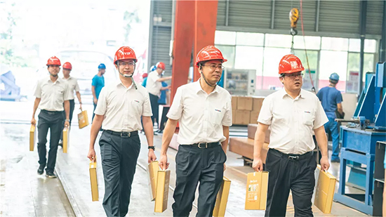 万力集团“送清冷”活动，慰问一线员工