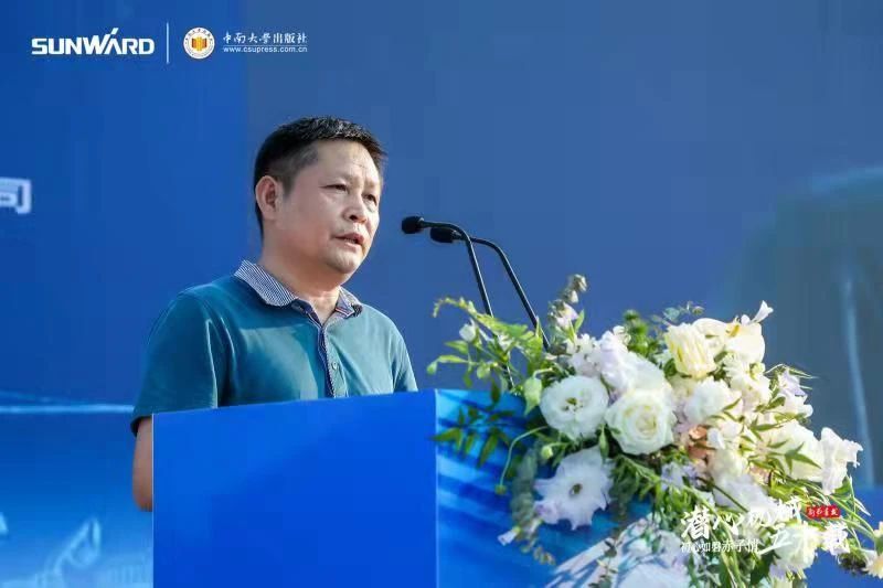 《何清华潜心理械五十年》新书颁布，背后还有这些故事