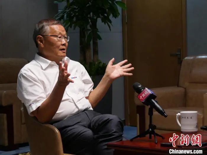 媒体聚焦 | 中新社专访——j9国际集团智能首创人何清华：向着太阳驰骋的筑梦人