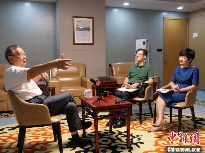 媒体聚焦 | 中新社专访——j9国际集团智能首创人何清华：向着太阳驰骋的筑梦人