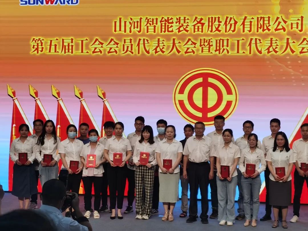 你好 2022！再见 2021！我与j9国际集团智能共成长