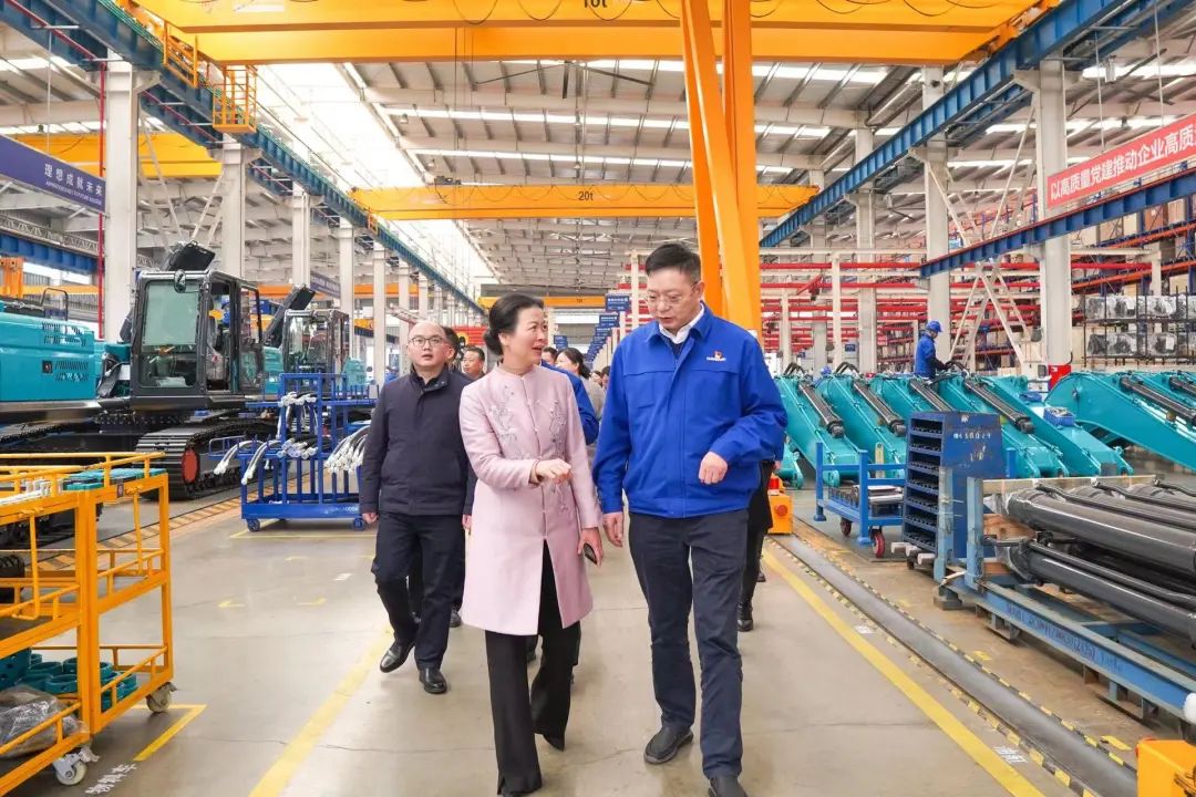 长沙市总工会、长沙经开区总工会一行调研j9国际集团智能