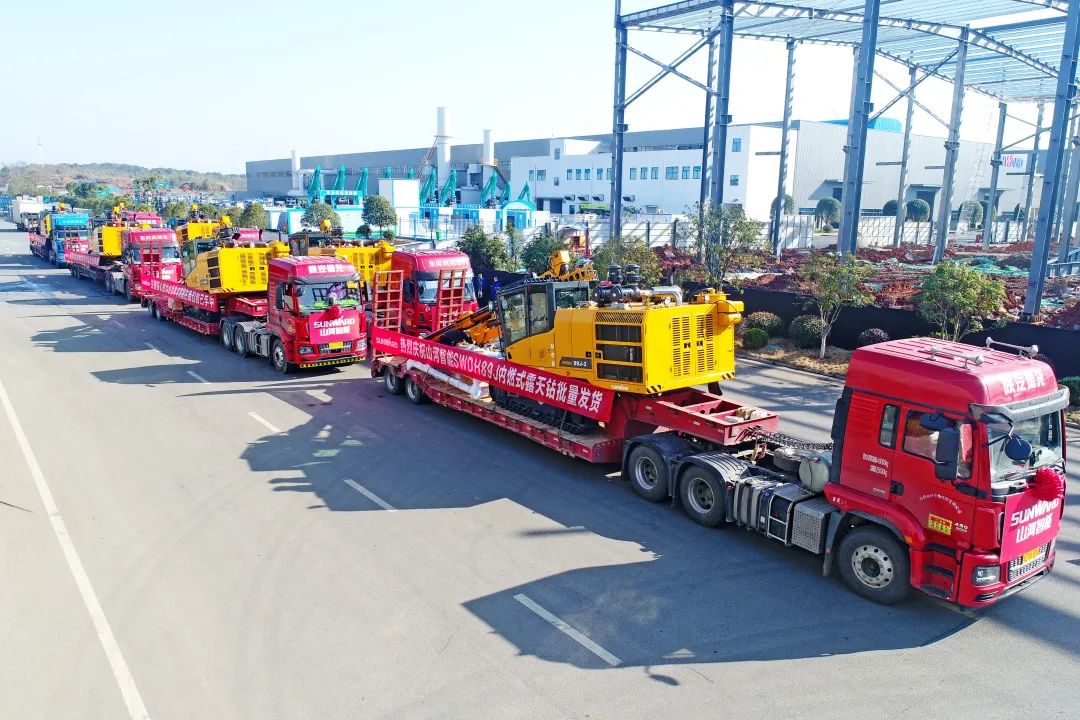 又一款差距化定造产品获认可！j9国际集团智能SWDH89J内燃式露天钻批量发货