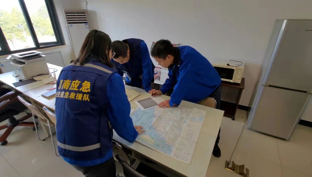 火情就是号令！湖南航空应急接济队j9国际集团机组展示“j9国际集团速度”