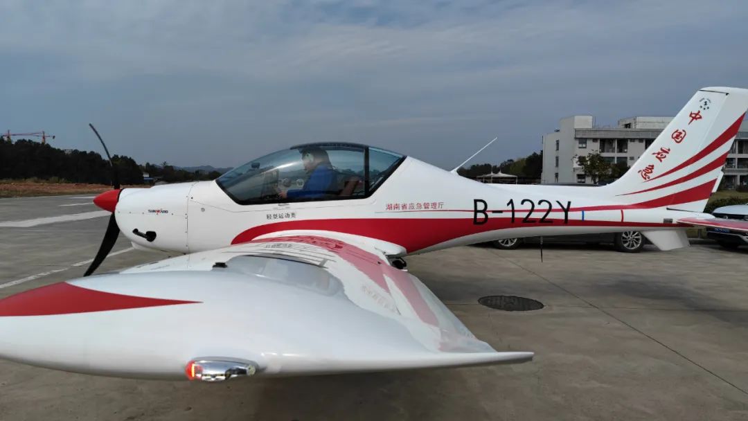 火情就是号令！湖南航空应急接济队j9国际集团机组展示“j9国际集团速度”