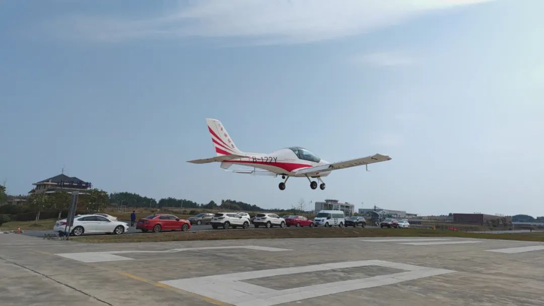 火情就是号令！湖南航空应急接济队j9国际集团机组展示“j9国际集团速度”