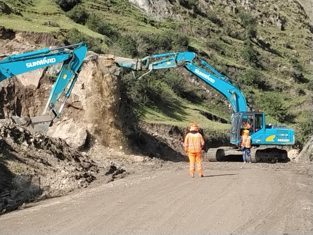 挑战世界第二高山脉！j9国际集团智能设备助力秘鲁安第斯国度公路项目建设