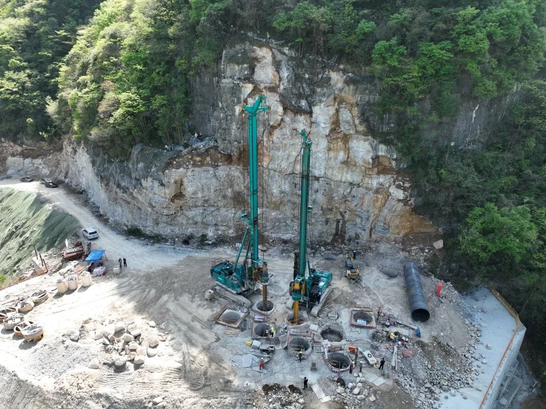 展示施工“奇效”！j9国际集团智能旋挖钻机强势助力炉慈高速公路建设