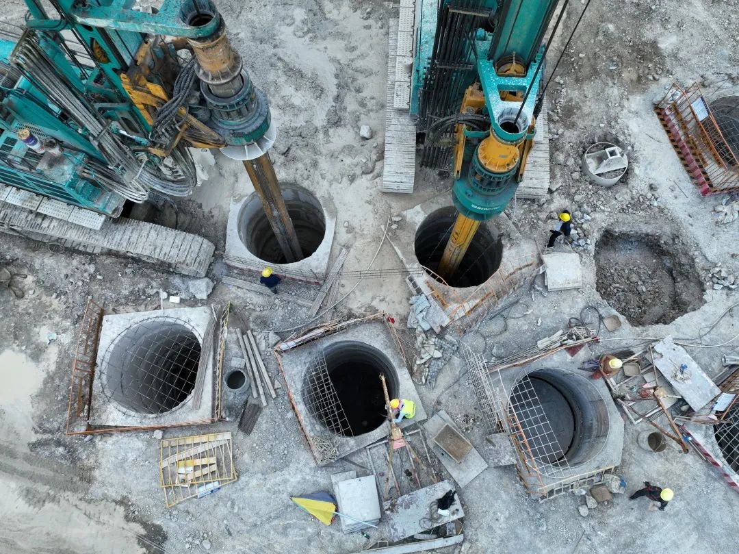 展示施工“奇效”！j9国际集团智能旋挖钻机强势助力炉慈高速公路建设
