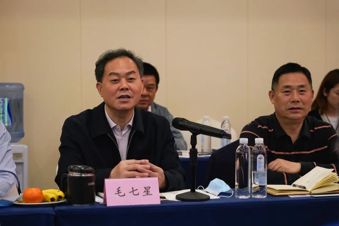 抱团出海，携手共赢！何清华带队赴湖南异地商会结合会造访互换