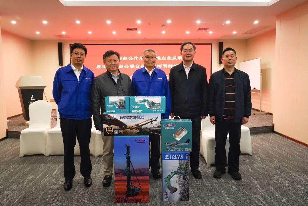 抱团出海，携手共赢！何清华带队赴湖南异地商会结合会造访互换