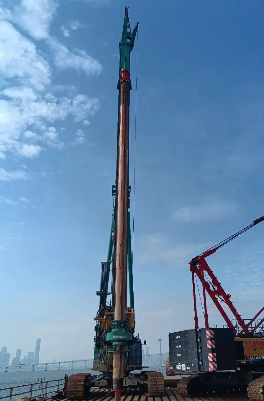 乘风破浪的旋挖钻机！j9国际集团智能助建澳氹第四跨海大桥