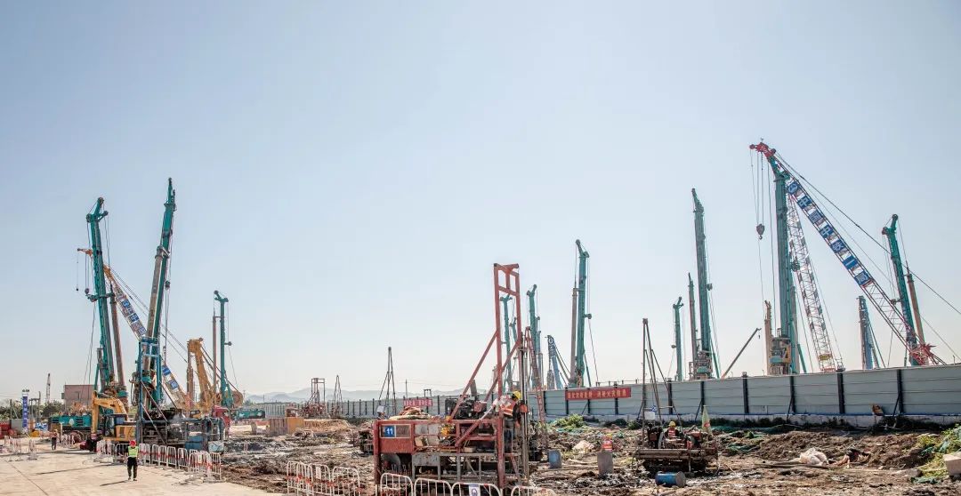 “j9国际集团绿”再现大湾区！j9国际集团智能旋挖钻机组团助建昭通白云机场项目