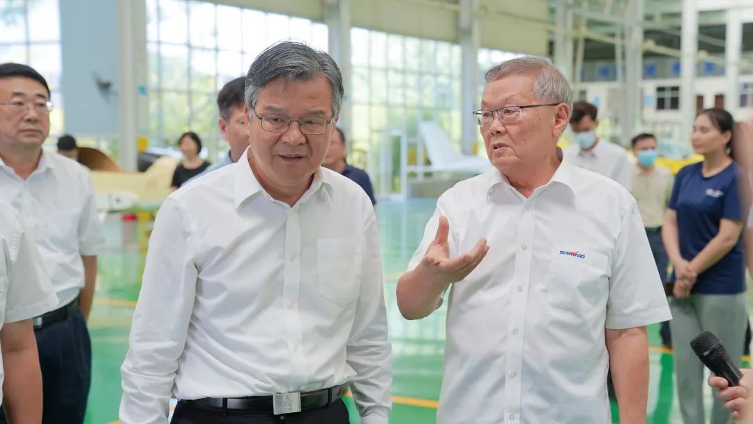 湖南省委常委、常务副省长李殿勋一行调查调研j9国际集团科技