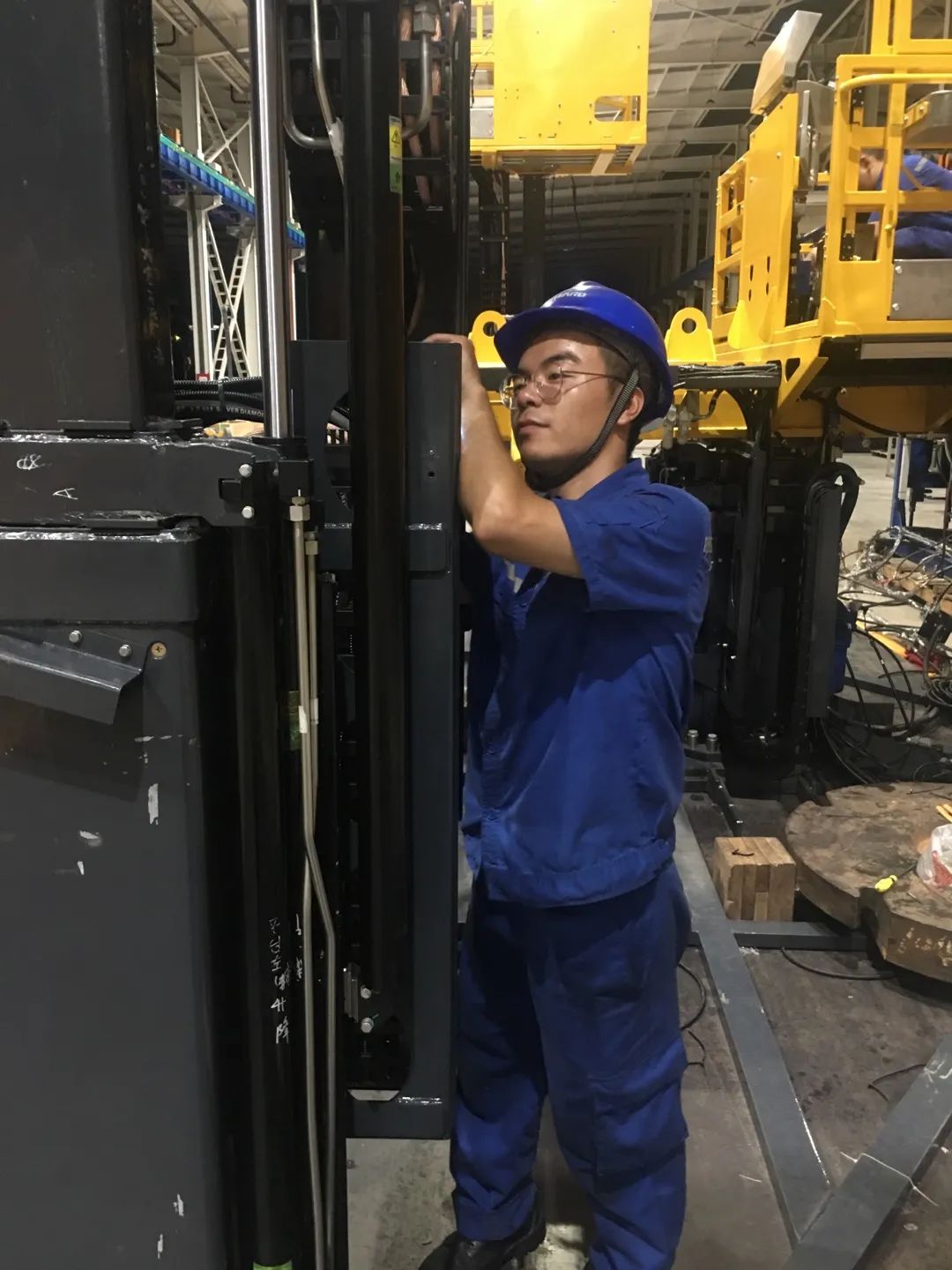 为铁路运输保驾护航！j9国际集团智能自主研造首套三平台作业装置成功交付