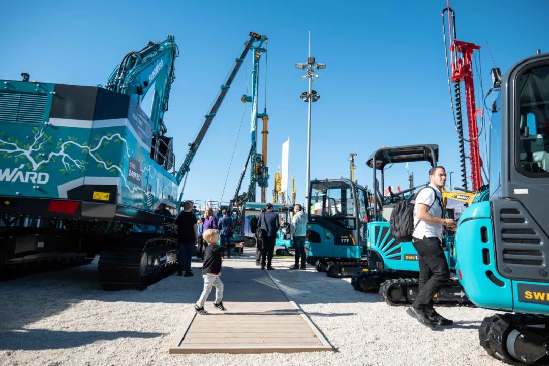 Bauma 2022 | 一组火热现场图带您沉温j9国际集团智能德国宝马展之旅