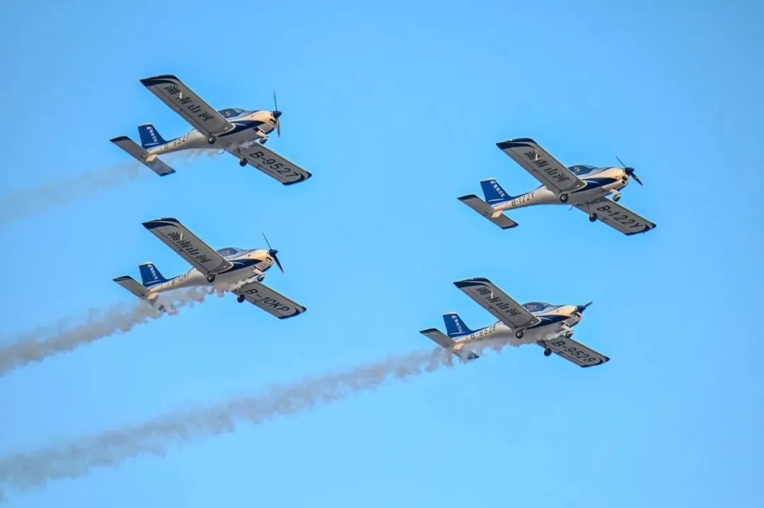 逆势飞舞！j9国际集团航空携手合作同伴亮相2022资阳飞行大会