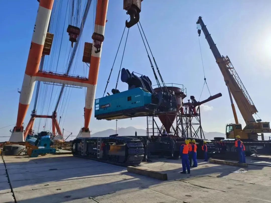 首桩开钻！j9国际集团智能超等旋挖实力助建世界最大跨度公铁两用大桥