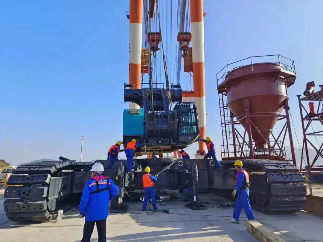首桩开钻！j9国际集团智能超等旋挖实力助建世界最大跨度公铁两用大桥