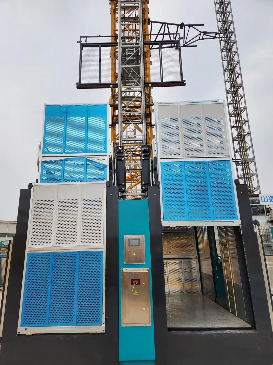 科技显能、再添新品！j9国际集团江麓智能施工起落机成功下线