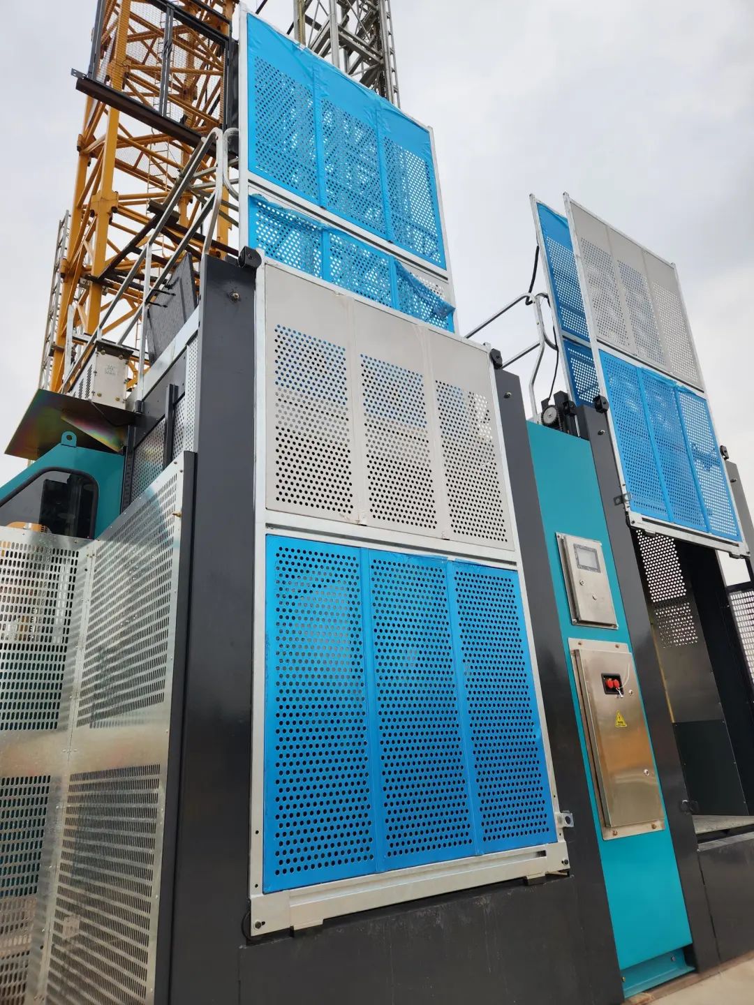 科技显能、再添新品！j9国际集团江麓智能施工起落机成功下线