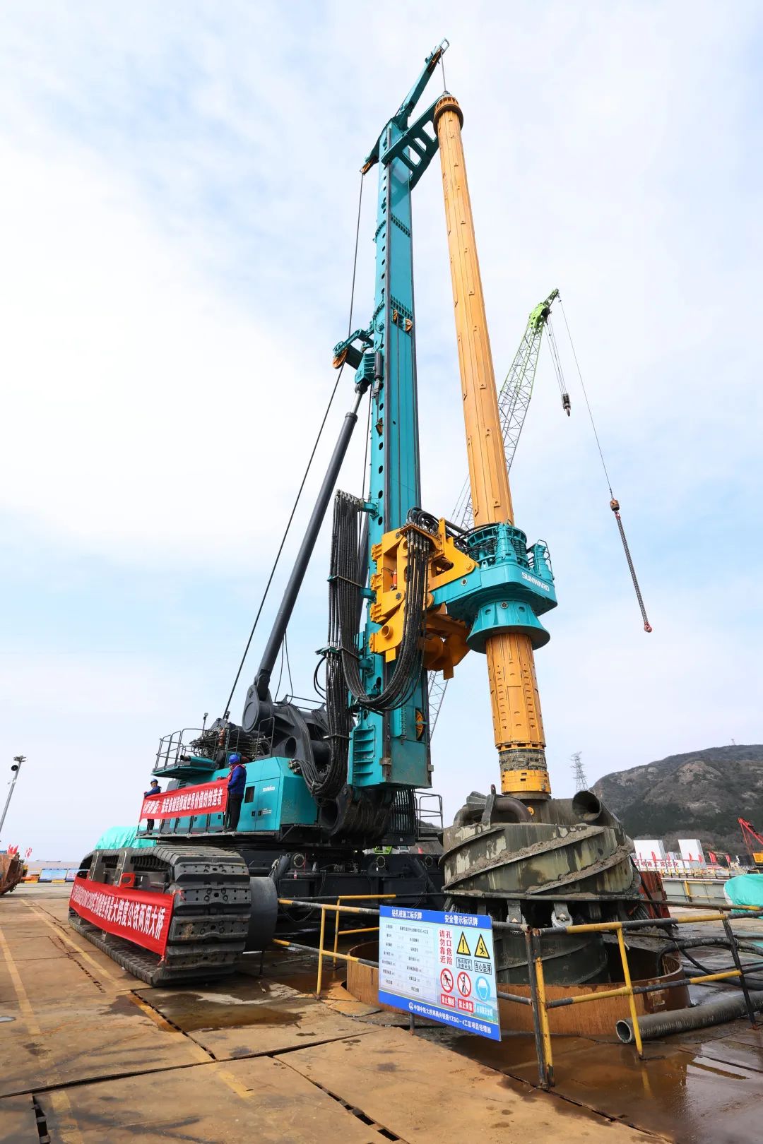 超等设备助建超等工程！j9国际集团智能超等旋挖钻机SWDM1280推介会成功进行