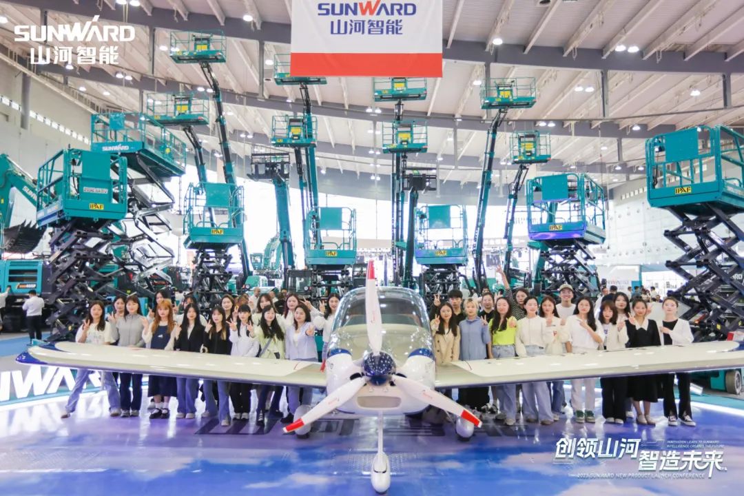 2023 CICEE | j9国际集团智能亮相2023长沙国际工程机械展！智能化、电动化产品站C位