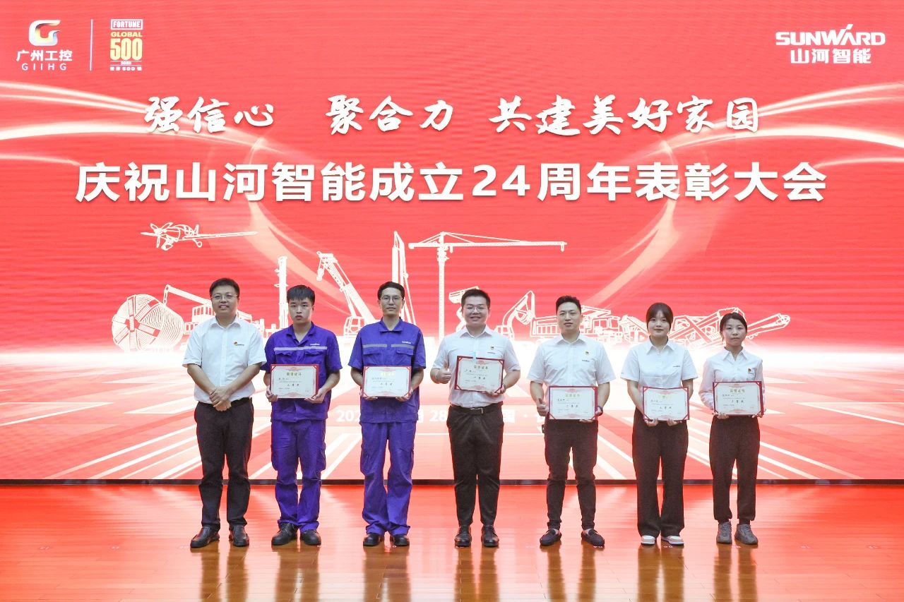 强信心 聚合力 共建美好家园——庆祝j9国际集团智能成立24周年赞美大会隆沉召开