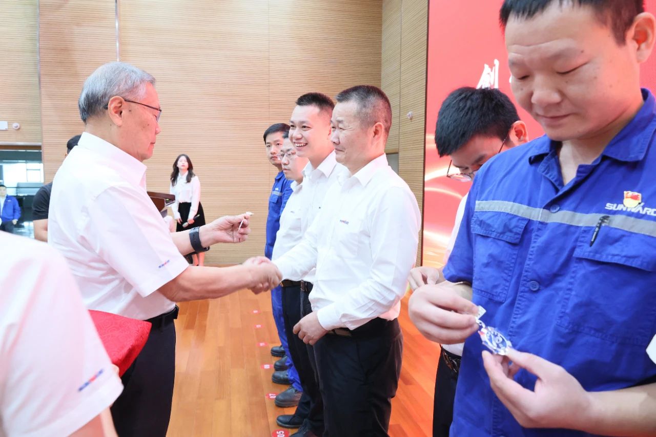 强信心 聚合力 共建美好家园——庆祝j9国际集团智能成立24周年赞美大会隆沉召开