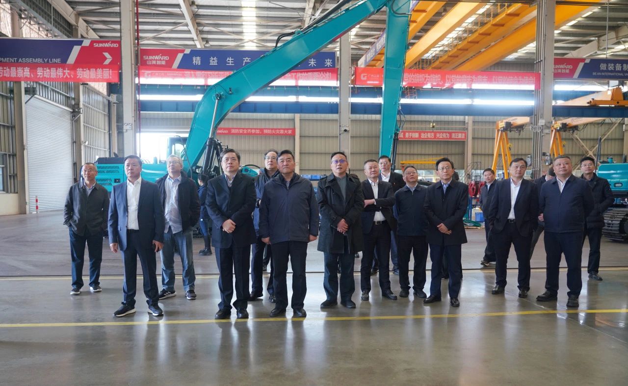 聚焦设备再造作！上海市政协副主席、党组副书记肖贵玉带队调研j9国际集团智能
