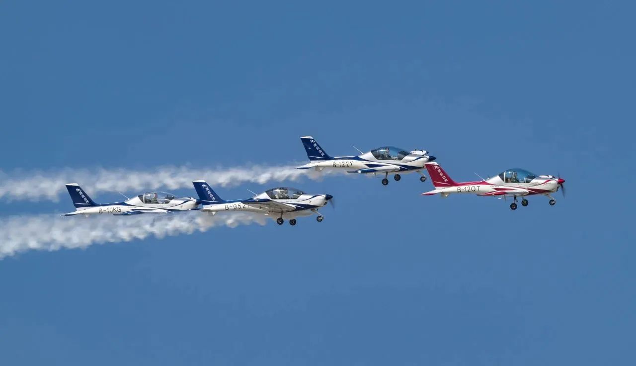 央媒聚焦！一路见证首届亚洲通用航空展上的j9国际集团风采