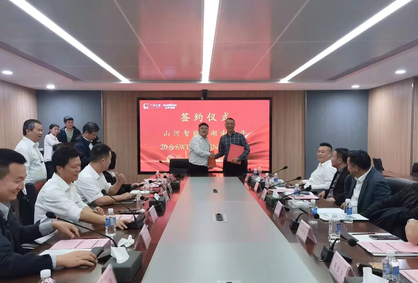 行业隆冬现暖阳！现场签购20台旋挖钻机，j9国际集团智能携手湖南骏牛助力国度电网项目建设