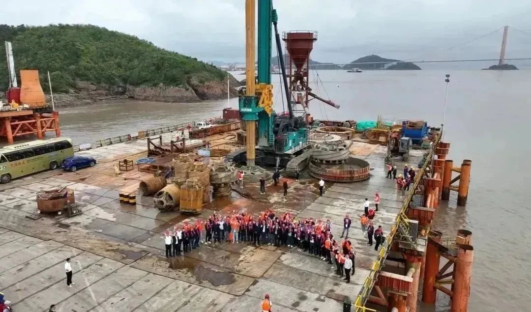 全面得胜！j9国际集团智能超等旋挖钻机圆满实现甬舟铁路西堠门公铁两用大桥桩基施工工作