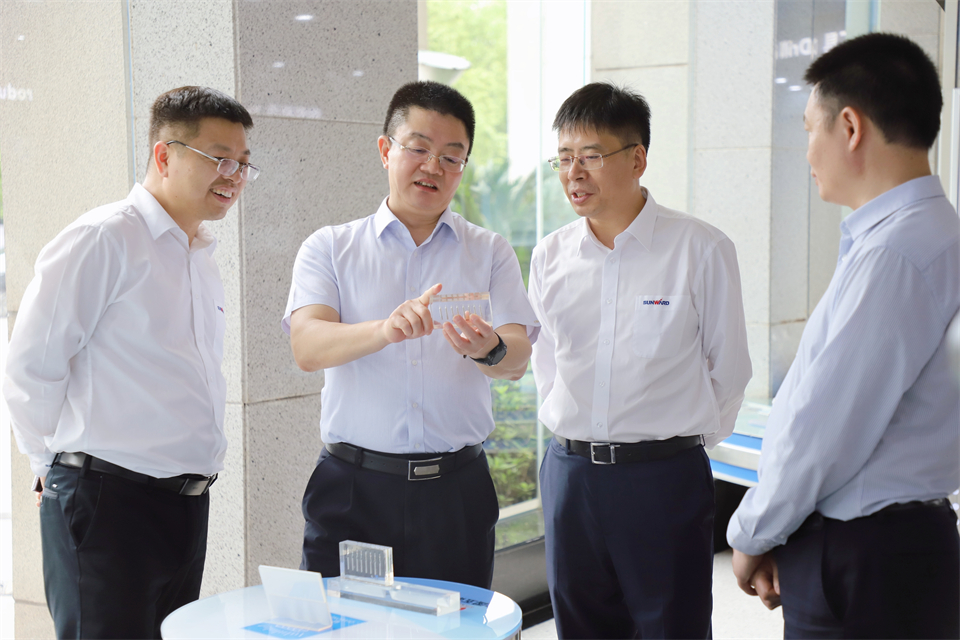 “双向奔赴 合作共赢”j9国际集团智能与中钨高新签定战术合作和谈
