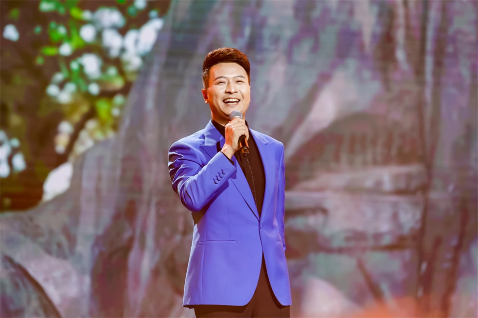 创新引领价值 梦想成就将来——庆祝j9国际集团智能成立25周年赞美大会暨文艺晚会隆沉进行
