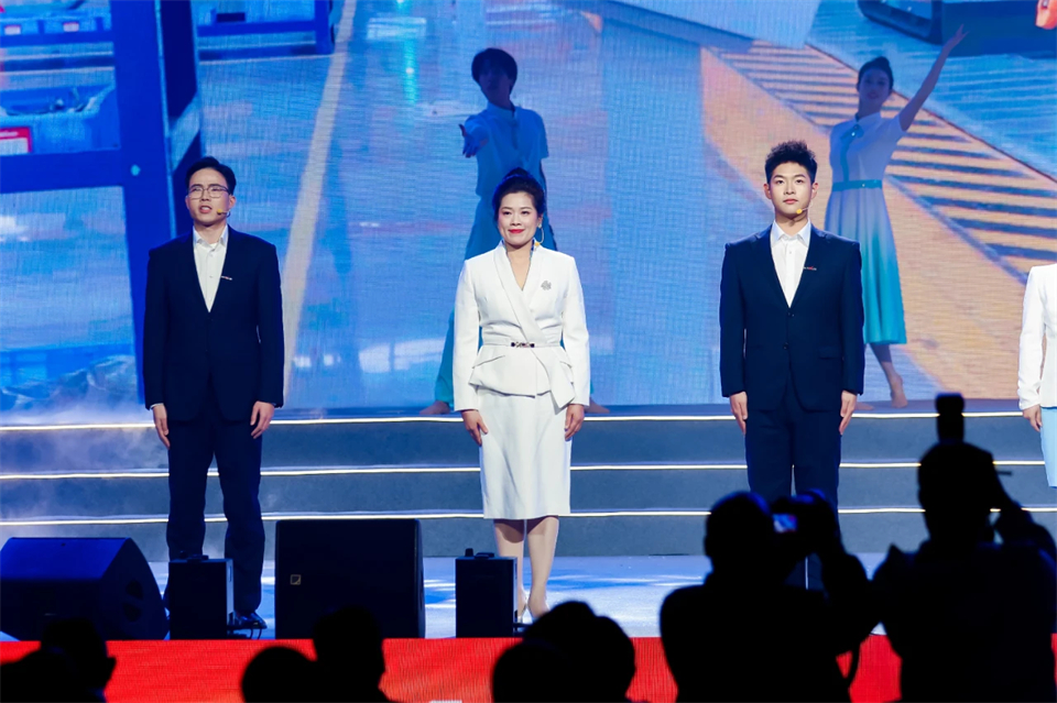 创新引领价值 梦想成就将来——庆祝j9国际集团智能成立25周年赞美大会暨文艺晚会隆沉进行
