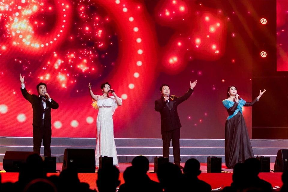 创新引领价值 梦想成就将来——庆祝j9国际集团智能成立25周年赞美大会暨文艺晚会隆沉进行