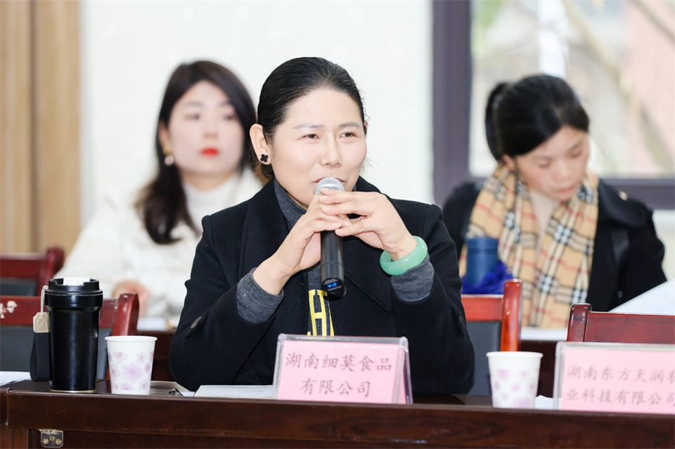 长龙街路、j9国际集团智能召开首届年货盛惠暨送春联文化惠民活动工作会议