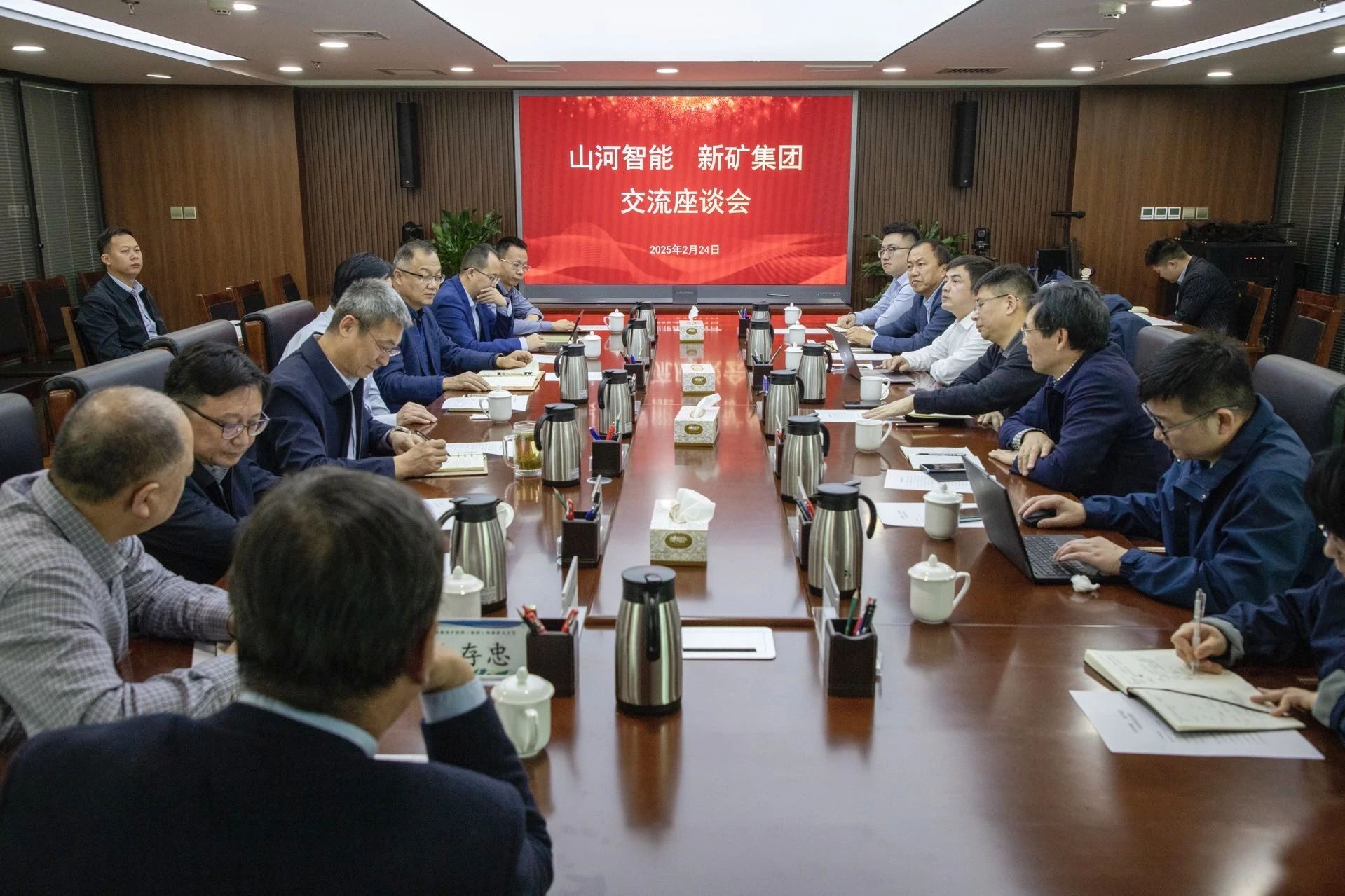 共筑智慧矿山，j9国际集团智能董事长付向东率队赴新疆造访新矿集团、八钢矿业