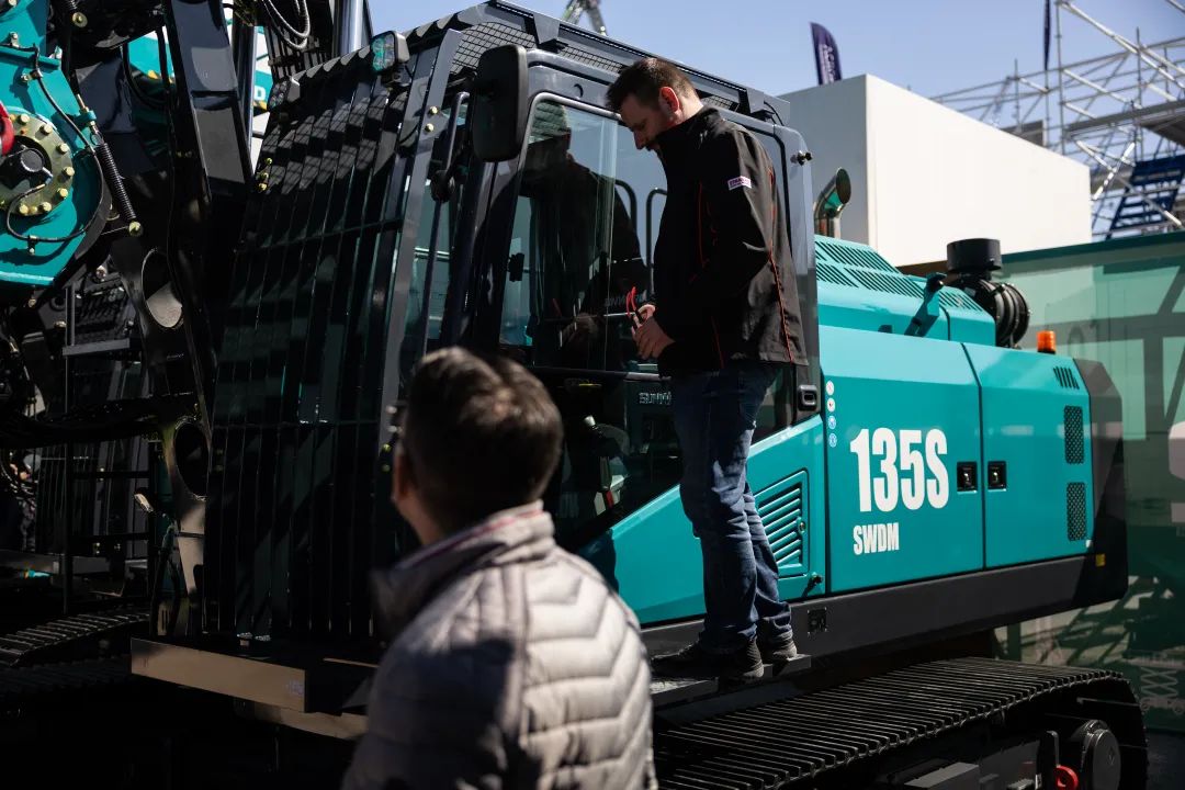 Bauma 2025 | 高端定造！j9国际集团智能Pro系列旋挖钻机燃爆全场