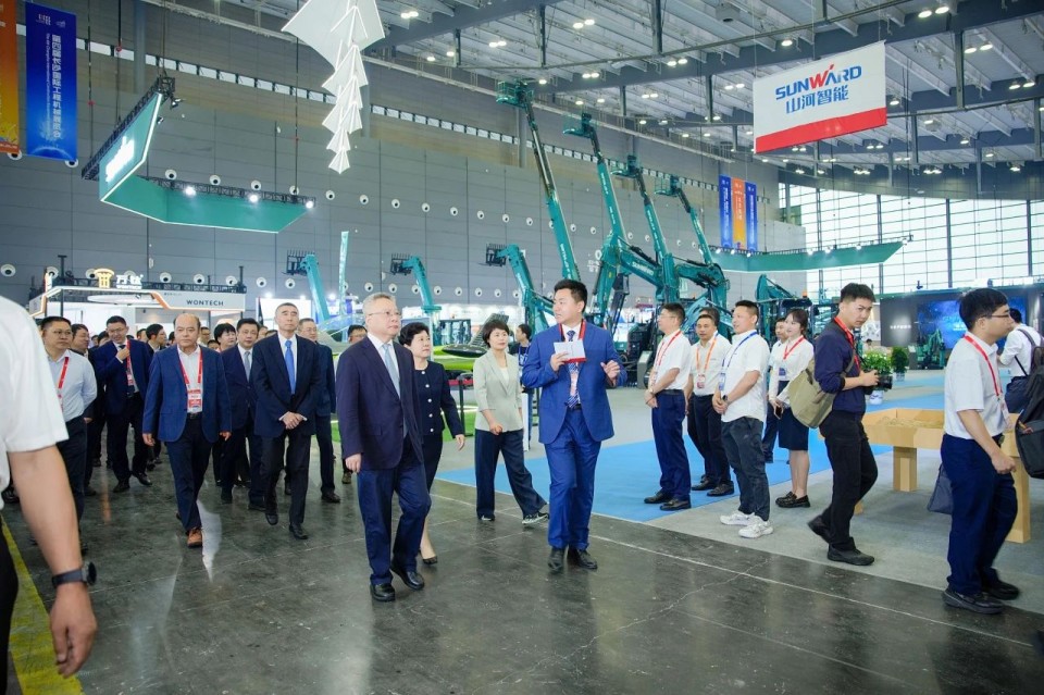 2025 CICEE | j9国际集团智能实力闪灼2025长沙国际工程机械展