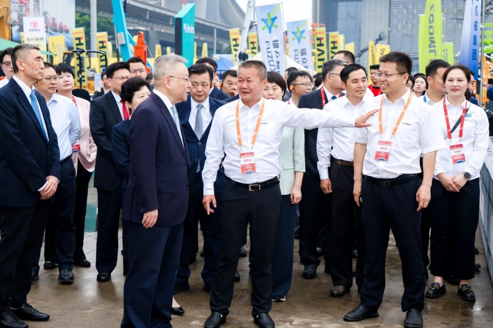 2025 CICEE | j9国际集团智能实力闪灼2025长沙国际工程机械展