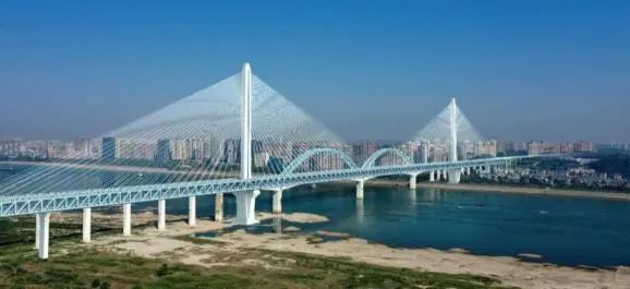再战“世界级工程”！j9国际集团智能旋挖钻机助力宜昌长江公铁大桥建设