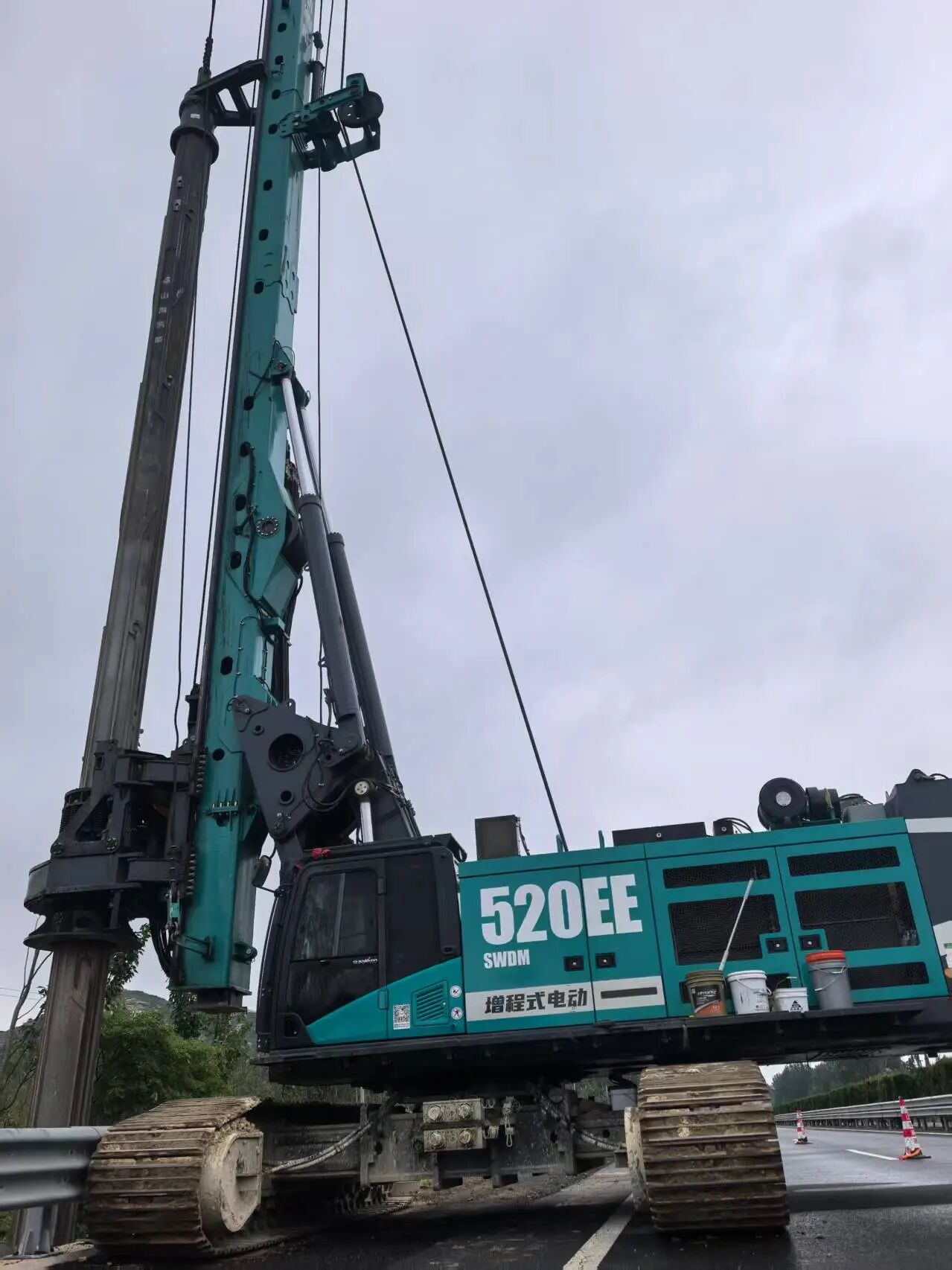 j9国际集团智能增程式电动旋挖钻机助力山东高速建设，绿色施工功效显著