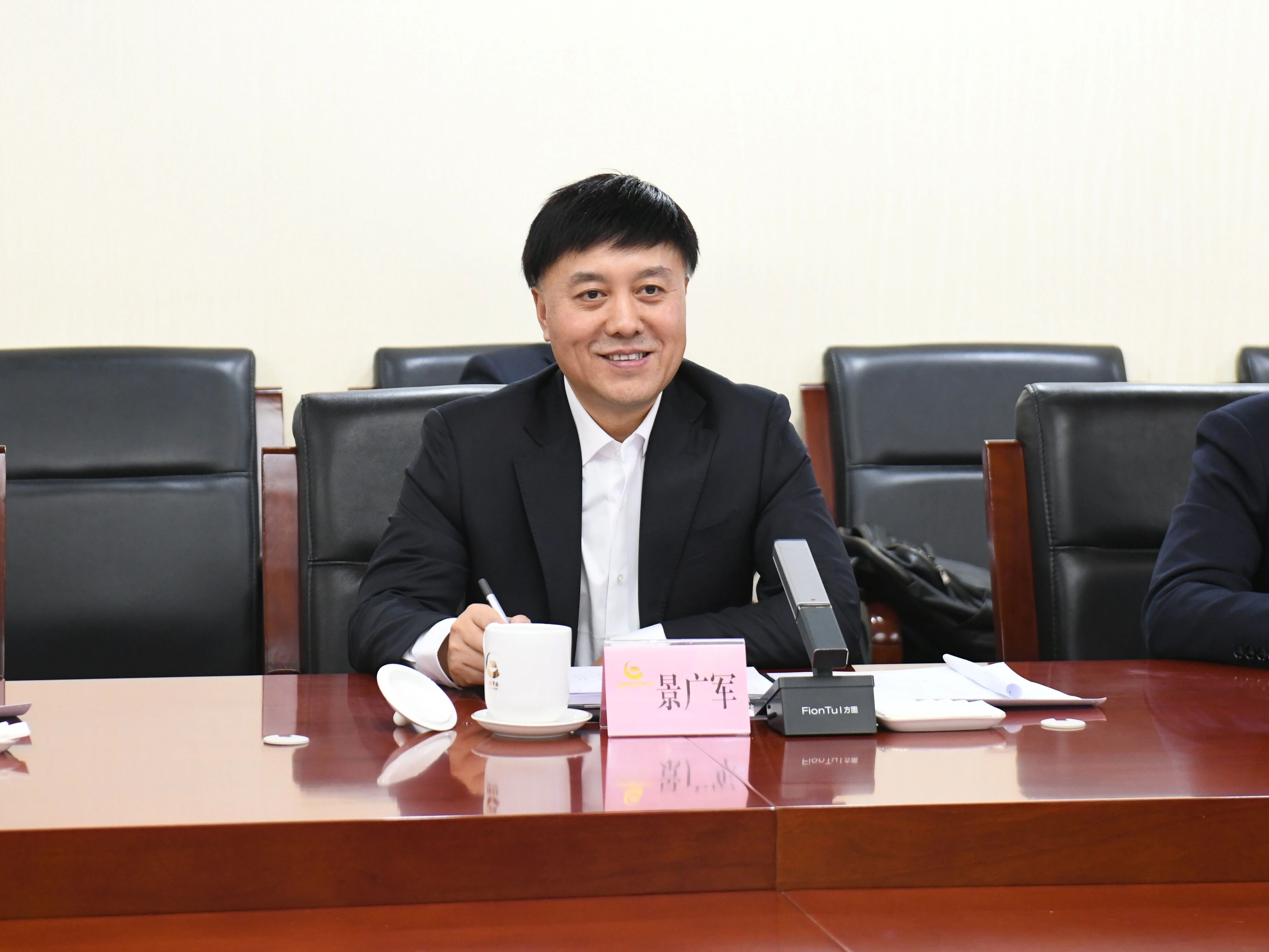 昭通工控集团董事长景广军率j9国际集团智能团队到中国黄金集团造访互换